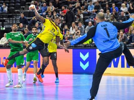 HANDBALL - IHF WC, ANG vs KSA COPENHAGEN,DENMARK,19.JAN.19 - HANDBALL - IHF Men s World Championships, international match Länderspiel Angola vs Saudi Arabia. Image shows Abdulaziz Khayri, Ahmad Alabdulali (KSA), Advaldo Ferreira (ANG) and Amro Mohammed (KSA). GEPAxpictures xOliverxLerch