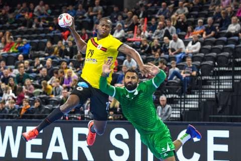 HANDBALL - IHF WC, ANG vs KSA COPENHAGEN,DENMARK,19.JAN.19 - HANDBALL - IHF Men s World Championships, international match Länderspiel Angola vs Saudi Arabia. Image shows Advaldo Ferreira (ANG) and Hassan Aljanabi (KSA). GEPAxpictures xOliverxLerch
