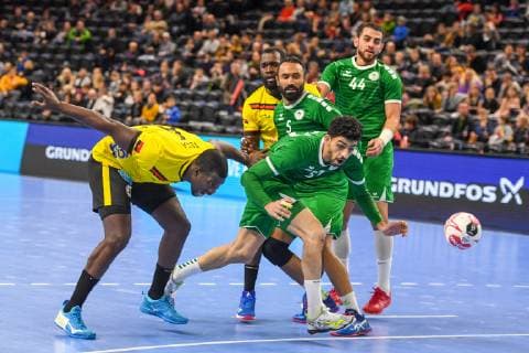 HANDBALL - IHF WC, ANG vs KSA COPENHAGEN,DENMARK,19.JAN.19 - HANDBALL - IHF Men s World Championships, international match Länderspiel Angola vs Saudi Arabia. Image shows Gabriel Teca, Rome Hebo (ANG), Mojtaba Alsalem, Hassan Aljanabi and Mahdi Alsalem (KSA). GEPAxpictures xOliverxLerch