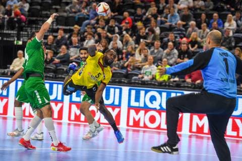 HANDBALL - IHF WC, ANG vs KSA COPENHAGEN,DENMARK,19.JAN.19 - HANDBALL - IHF Men s World Championships, international match Länderspiel Angola vs Saudi Arabia. Image shows Mahdi Alsalem (KSA), Rome Hebo (ANG) and Amro Mohammed (KSA). GEPAxpictures xOliverxLerch