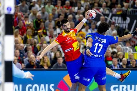 Eduardo Gurbindo Martinez No 3 Spain vs Timothey N Guessan No 17 France vs Spain Main Round Handball IHF Handball World Championship 19 01 19 Cologne Nordrhein Westfalen Germany Lanxess Arena Copyright: xAgentur54Gradx xFelixxKoenigx