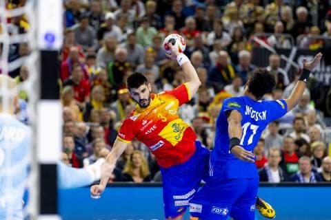 Eduardo Gurbindo Martinez No 3 Spain vs Timothey N Guessan No 17 France vs Spain Main Round Handball IHF Handball World Championship 19 01 19 Cologne Nordrhein Westfalen Germany Lanxess Arena Copyright: xAgentur54Gradx xFelixxKoenigx