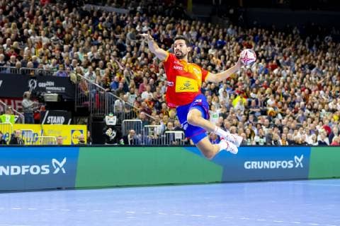 Ferran Sole Sala No 49 Spain countering Vincent Gerard No 12 France France vs Spain Main Round Handball IHF Handball World Championship 19 01 19 Cologne North Rhine-Westphalia Germany Lanxess Arena Copyright: xAgentur54Gradx xFelixxKoenigx