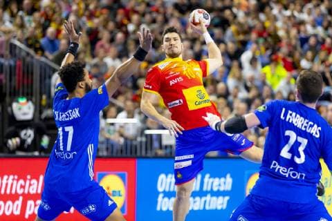 Alex Dujshebaev No 10 Spain vs Timothey N Guessan No 17 France and Ludovic Fabregas No 23 France France vs Spain Main Round Handball IHF Handball World Championship 19 01 19 Cologne North Rhine-Westphalia Germany Lanxess Arena Copyright: xAgentur54Gradx xFelixxKoenigx