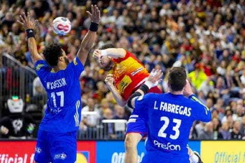 Alex Dujshebaev No 10 Spain vs Timothey N Guessan No 17 France and Ludovic Fabregas No 23 France France vs Spain Main Round Handball IHF Handball World Championship 19 01 19 Cologne North Rhine-Westphalia Germany Lanxess Arena Copyright: xAgentur54Gradx xFelixxKoenigx