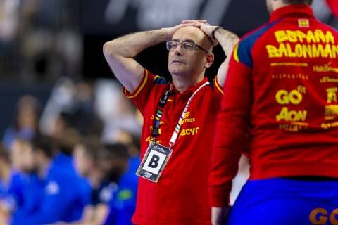 Jordi Ribera Romans is depressed depressed disappointed France vs. Spain main round handball IHF Handball World Championship 19 01 19 Cologne North Rhine-Westphalia Germany Lanxess Arena Copyright: xAgentur54Gradx xFelixxKoenigx