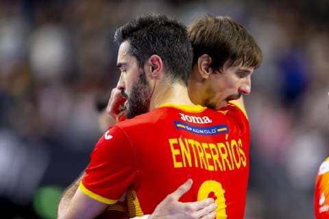 Raul Entrerrios Rodriguez No 9 Spain and Viran Morros de Argila No 24 Spain are depressed depressed disappointed France vs. Spain Main Round Handball IHF Handball World Championship 19 01 19 Cologne North Rhine-Westphalia Germany Lanxess Arena Copyright: xAgentur54Gradx xFelixxKoenigx