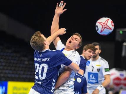 HANDBALL - IHF WC, AUT vs ARG COPENHAGEN,DENMARK,19.JAN.19 - HANDBALL - IHF Men s World Championships, international match Länderspiel Austria vs Argentina. Image shows Ramiro Martinez (ARG) and Sebastian Spendier (AUT). GEPAxpictures xOliverxLerch