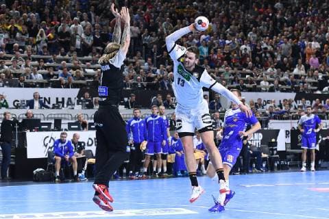 Handball WM Main Round Germany Iceland 19 01 2019 at the Lanxess Arena in Cologne Björgvin Pall Gustavsson Iceland left Hendrik Pekeler Germany right xRx