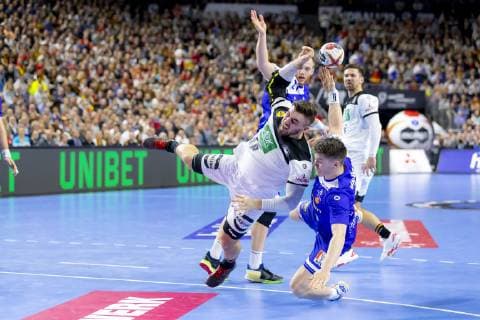 Jannik Kohlbacher No 48 Germany vs. Elvar Oro Jonsson No 25 Iceland and Anar Freyr Arnarsson No 21 Iceland Germany vs Iceland Main Round Handball IHF Handball World Championship 19 01 19 Cologne North Rhine-Westphalia Germany Lanxess Arena Copyright: xAgentur54Gradx xFelixxKoenigx