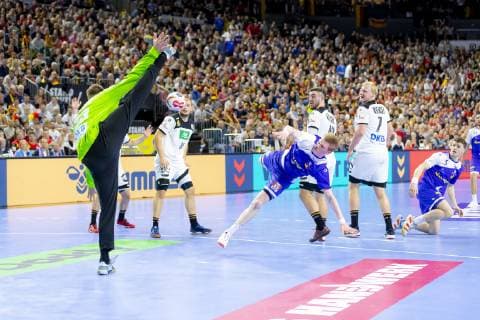 Ymir Orn Gislason No 11 Iceland vs. Torhueter Andreas Wolff No 33 Germany Jannik Kohlbacher No 48 Germany and Patrick Wiencek No 7 Germany Germany vs Iceland Main Round Handball IHF Handball World Championship 19 01 19 Cologne Nordrhein Westfalen Germany Lanxess Arena Copyright: xAgentur54Gradx xFelixxKoenigx