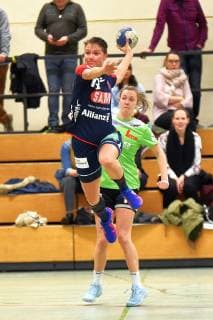 Lisa Gebhard Herrenberg front Alicia Pfaff Gedern Nidda back Handball 2 League HSG Gedern Nidda vs Herrenberg Nidda Copyright: xEIBNER Ralph_Lehmbergx ep_eer
