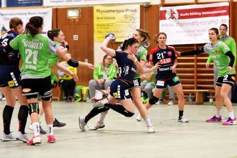 Lea Neubrander Herrenberg front Jessica Schmeisser Gedern Nidda back Handball 2 League HSG Gedern Nidda vs Herrenberg Nidda Copyright: xEIBNER Ralph_Lehmbergx ep_eer