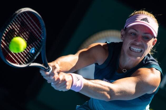 Sport Themen der Woche KW03 Sport Bilder des Tages (190120) -- MELBOURNE, Jan. 20, 2019 (Xinhua) -- Angelique Kerber of Germany is in action during women s singles 4th round match between Angelique Kerber of Germany and Danielle Collins of the United States at 2019 Australian Open in Melbourne, Australia, on Jan. 20, 2019. (Xinhua Bai Xue) (SP)AUSTRALIA-MELBOURNE-TENNIS-2019 AUSTRALIAN OPEN-DAY 7 