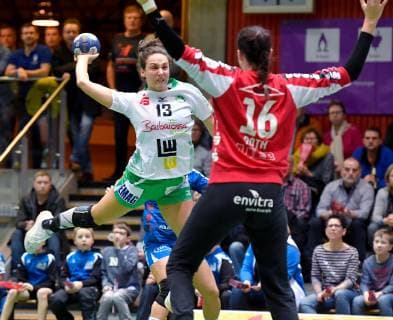 Iris Guberinic FrischAuf Frauen Goeppingen against goalie Nicole Roth NSU Neckarsulmer Sport Union FrischAuf Goeppingen 1 League Women 19 01 2019 Neckarsulm Copyright: xEIBNER MarioxBergerx ep_eer