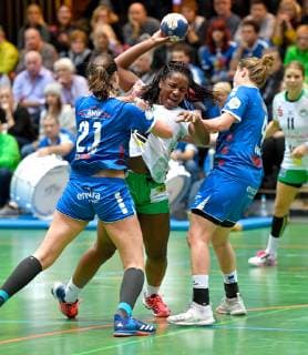 vl Irene Perez NSU Prudence Kinlend FrischAuf Frauen Goeppingen und Louisa Wolf NSU Neckarsulmer Sport Union FrischAuf Goeppingen 1 Liga Frauen 19 01 2019 Neckarsulm Copyright: xEIBNER MarioxBergerx ep_eer