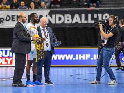 HANDBALL - IHF WC, JPN vs ANG COPENHAGEN,DENMARK,20.JAN.19 - HANDBALL - IHF Men s World Championships, international match Länderspiel Japan vs Angola. Image shows Rome Hebo (ANG) as player of the match. GEPAxpictures xOliverxLerch