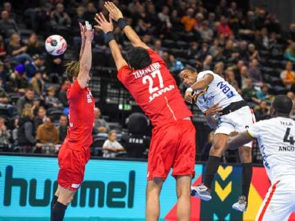 HANDBALL - IHF WC, JPN vs ANG COPENHAGEN,DENMARK,20.JAN.19 - HANDBALL - IHF Men s World Championships, international match Länderspiel Japan vs Angola. Image shows Hiroki Shida, Hiroyasu Tamakawa (JPN), Adelino Pestana and Gabriel Teca (ANG). GEPAxpictures xOliverxLerch