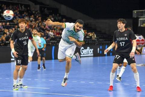 HANDBALL - IHF WC, KOR vs KSA COPENHAGEN,DENMARK,20.JAN.19 - HANDBALL - IHF Men s World Championships, international match Länderspiel Korea vs Saudi Arabia. Image shows Dongmyung Kim (KOR), Mohammed Alabas (KSA) and Seungdo Na (KOR). GEPAxpictures xOliverxLerch