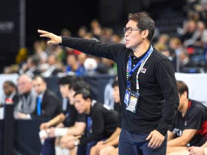 HANDBALL - IHF WC, KOR vs KSA COPENHAGEN,DENMARK,20.JAN.19 - HANDBALL - IHF Men s World Championships, international match Länderspiel Korea vs Saudi Arabia. Image shows head coach Young Shin Cho (KOR). GEPAxpictures xOliverxLerch