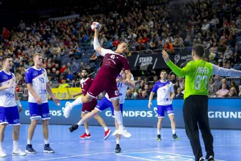 Youssef Ali No 41 Qatar vs Vitaly Komogorov No 34 Russia and Victor Kireev No 87 Russia vs Qatar Presidents Cup Final Handball IHF Handball World Championship 20 01 19 Cologne North Rhine-Westphalia Germany Lanxess Arena Copyright: xAgentur54Gradx xFelixxKoenigx