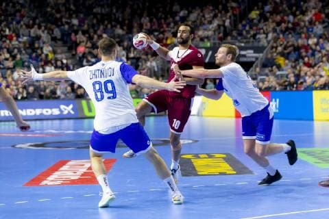 Frankis Marzo Nr 10 Qatar vs. Dmitrii Zhitnikov Nr 89 Russia and Gleb Kalarash Nr 21 Russia vs. Qatar Presidents Cup Final Handball IHF Handball World Championship 20 01 19 Cologne North Rhine-Westphalia Germany Lanxess Arena Copyright: xAgentur54Gradx xFelixxKoenigx