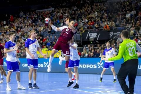 Youssef Ali No 41 Qatar vs Vitaly Komogorov No 34 Russia and Victor Kireev No 87 Russia vs Qatar Presidents Cup Final Handball IHF Handball World Championship 20 01 19 Cologne North Rhine-Westphalia Germany Lanxess Arena Copyright: xAgentur54Gradx xFelixxKoenigx