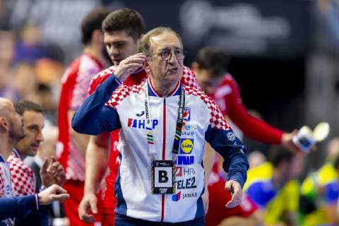 Coach Lino Cervar is dejected depressed disappointed Brazil vs. Croatia Main Round Handball IHF Handball World Championship 20 01 19 Cologne North Rhine-Westphalia Germany Lanxess Arena Copyright: xAgentur54Gradx xFelixxKoenigx