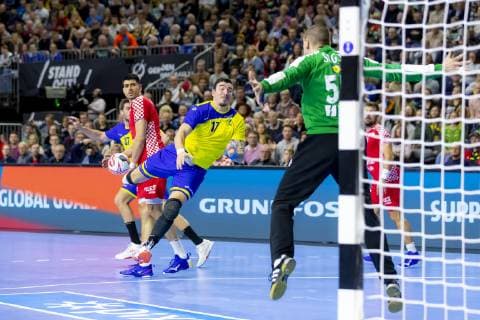 Alexandro Pozzer No 17 Brazil vs Marin Sego No 55 Croatia Brazil vs Croatia Main Round Handball IHF Handball World Championship 20 01 19 Cologne North Rhine-Westphalia Germany Lanxess Arena Copyright: xAgentur54Gradx xFelixxKoenigx