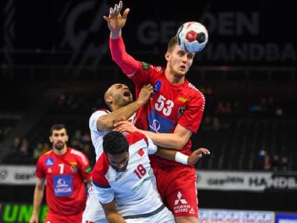 HANDBALL - IHF WC, AUT vs BRN COPENHAGEN,DENMARK,20.JAN.19 - HANDBALL - IHF Men s World Championships, international match Länderspiel Austria vs Bahrain. Image shows Janko Bozovic (AUT), Mohamed Abdulredha, Ahmed Jalal (BHR) and Nikola Bilyk (AUT). GEPAxpictures xOliverxLerch