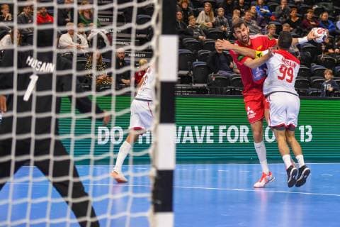 HANDBALL - IHF WC, AUT vs BRN COPENHAGEN,DENMARK,20.JAN.19 - HANDBALL - IHF Men s World Championships, international match Länderspiel Austria vs Bahrain. Image shows Husain Mahdoodh (BHR), Janko Bozovic (AUT) and Husain Alsayyad (BHR). GEPAxpictures xOliverxLerch