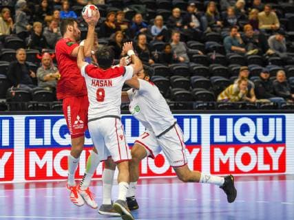 HANDBALL - IHF WC, AUT vs BRN COPENHAGEN,DENMARK,20.JAN.19 - HANDBALL - IHF Men s World Championships, international match Länderspiel Austria vs Bahrain. Image shows Janko Bozovic (AUT), Hasan Al Samahiji and Jasim Alsalatna (BHR). GEPAxpictures xOliverxLerch