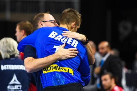 HANDBALL - IHF WC, AUT vs BRN COPENHAGEN,DENMARK,20.JAN.19 - HANDBALL - IHF Men s World Championships, international match Länderspiel Austria vs Bahrain. Image shows assistant coach Erwin Gierlinger and Thomas Bauer (AUT). GEPAxpictures xOliverxLerch