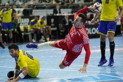 GER IHF WM 2019 Brazil BRA vs Croatia CRO 20 01 2019 Lanxess Arena Cologne GER IHF WM 2019 Brazil BRA vs Croatia CRO in picture picture shows 7 meters Manuel ätrlek CRO 26 the ball comes back nordphotox xMeuter nph00351