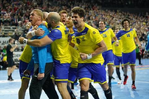 GER IHF WM 2019 Brazil BRA vs Croatia CRO 20 01 2019 Lanxess Arena Cologne GER IHF WM 2019 Brazil BRA vs Croatia CRO in picture picture shows the Brazilians are happy about the extraordinary victory Gustavo Rodrigues BRA 95 Jose Toledo BRA 10 Felipe Borges BRA 18 Leonardo Tercariol goalkeeper BRA 62 nordphotox xMeuter nph00351