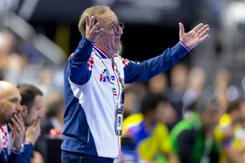 Coach Lino Cervar is dejected depressed disappointed Brazil vs. Croatia Main Round Handball IHF Handball World Championship 20 01 19 Cologne North Rhine-Westphalia Germany Lanxess Arena Copyright: xAgentur54Gradx xFelixxKoenigx