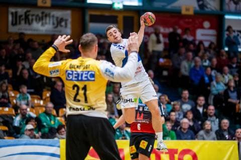 Jan Zahradnicek 33 Dessau Rosslauer HV 06 throwing at the goal of Dario Quenstedt 21 SC Magdeburg during the 20 Peugeot Cup in the match between Dessau Rosslauer HV 06 and SC Magdeburg in the Anhalt Arena on 20 January 2019 in Bauhausstadt Dessau Sachsen Anhalt Saxony Anhalt Germany HB TU 20 Peugeot Cup 2019 Dessau Copyright: xEIBNER HartmutxBoesenerx EP_HBR