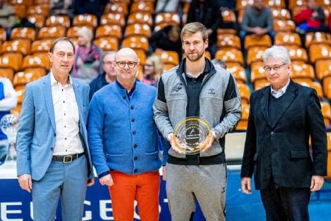 Place 6 for your Dessau Rosslauer HV 06 at the tournament with vlr Thomas Stein main sponsor Peugeot Autohaus Ralph Hirsch managing director Anhalt Sport e V Florian Pfeiffer 14 Dessau Rosslauer HV 06 Peter Kuras mayor of Dessau during the 20 Peugeot Cup in the Anhalt Arena on 20 January 2019 in Bauhausstadt Dessau Sachsen Anhalt Saxony Anhalt Germany HB TU 20 Peugeot Cup 2019 Dessau Copyright: xEIBNER HartmutxBoesenerx EP_HBR