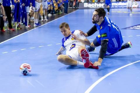 Bjarki Mar Elisson No 8 Iceland vs Nikola Karabatic No 13 France Iceland vs France Main Round Handball IHF Handball World Championship 20 01 19 Cologne North Rhine-Westphalia Germany Lanxess Arena Copyright: xAgentur54Gradx xFelixxKoenigx