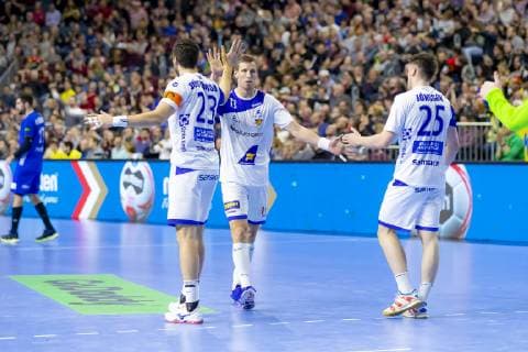 Olafur Gustafsson No 23 Iceland Olafur Andres Gudmundsson No 13 Iceland and Elvar Oro Jonsson No 25 Iceland cheer Iceland vs. France Main Round Handball IHF Handball World Championship 20 01 19 Cologne North Rhine-Westphalia Germany Lanxess Arena Copyright: xAgentur54Gradx xFelixxKoenigx