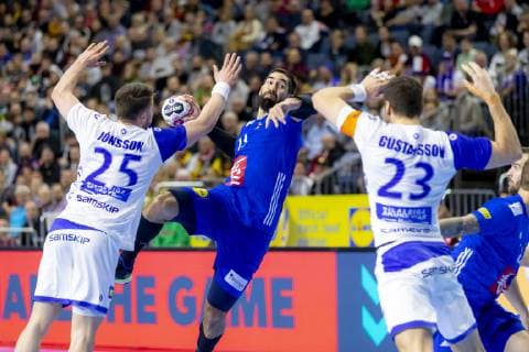 Nikola Karabatic No 13 France vs Elvar Oro Jonsson No 25 Iceland and Olafur Gustafsson No 23 Iceland vs France Main Round Handball IHF Handball World Championship 20 01 19 Cologne North Rhine-Westphalia Germany Lanxess Arena Copyright: xAgentur54Gradx xFelixxKoenigx
