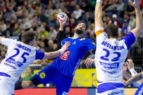 Nikola Karabatic No 13 France vs Elvar Oro Jonsson No 25 Iceland and Olafur Gustafsson No 23 Iceland vs France Main Round Handball IHF Handball World Championship 20 01 19 Cologne North Rhine-Westphalia Germany Lanxess Arena Copyright: xAgentur54Gradx xFelixxKoenigx
