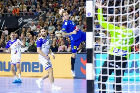 Valentin Porte Nr 28 France vs Texture Orn Einersson Nr 31 Iceland and Agust Eli Bjorgvinsson Nr 20 Iceland vs France Main Round Handball IHF Handball World Championship 20 01 19 Cologne Nordrhein Westfalen Germany Lanxess Arena Copyright: xAgentur54Gradx xFelixxKoenigx