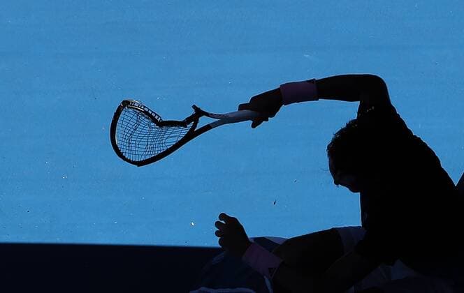 Sport Themen der Woche KW04 Sport Bilder des Tages (190121) -- MELBOURNE, Jan. 21, 2019 (Xinhua) -- Alexander Zverev of Germany smashes his racket during the men s singles fourth round match between Alexander Zverev of Germany and Milos Raonic of Canada at 2019 Australian Open in Melbourne, Australia, on Jan. 21, 2019. Alexander Zverev lost 0-3. (Xinhua Bai Xuefei) (SP)AUSTRALIA-MELBOURNE-TENNIS-AUSTRALIAN OPEN 