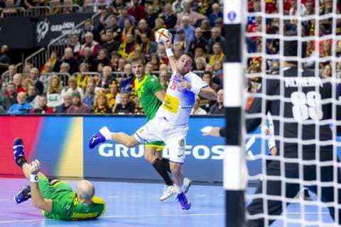 Aitor Arino Bengoechea Nr 29 Spain vs. Gustavo Rodrigues Nr 95 Brazil and Rudolph Hachbarth Nr 77 Brazil Spain vs Brazil Main Round Handball IHF Handball World Championship 21 01 19 Cologne North Rhine-Westphalia Germany Lanxess Arena Copyright: xAgentur54Gradx xFelixxKoenigx