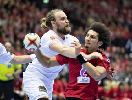 Henrik Moellgaard of Denmark against Ali Zeinelabedin of Egypt during the men s IHF Handball World Championship Main Round Group 2 match between Egypt and Denmark in Herning Denmark Monday Jan 21 2019 Herning Jylland Denmark,  Copyright: HenningxBagger HenningxBaggerx COP105 spdk20190121-203600-L