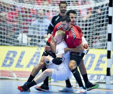 Anders Zachariassen of Denmark against Yehia El Deraa of Egypt during the men s IHF Handball World Championship Main Round Group 2 match between Egypt and Denmark in Herning Denmark Monday Jan 21 2019 Herning Jylland Denmark,  Copyright: HenningxBagger HenningxBaggerx COP105 spdk20190121-211057-L