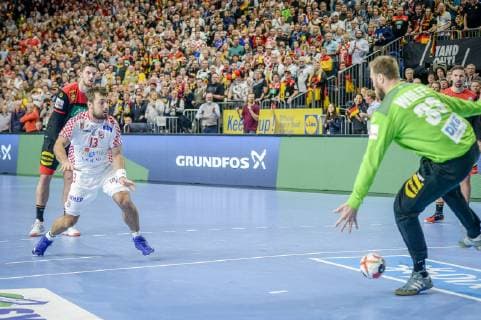 Cologne Germany 21 01 2019 IHF Handball WM 2019 Main round Croatia Germany Zlatko Horvat CROATIA and Andreas Wolff GER in action DeFodi520