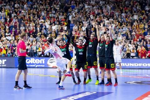 Igor Karacic Nr 18 Croatia free throw after regular season against Patrick Groetzki Nr 24 Germany Jannik Kohlbacher Nr 48 Germany Steffen Faeth Nr 23 Germany Paul Drux Nr 95 Germany and Uwe Gensheimer Nr 3 Germany Croatia vs Germany Main Round Handball IHF Handball World Championship 21 01 19 Cologne Nordrhein Westfalen Germany Lanxess Arena Copyright: xAgentur54Gradx xFelixxKoenigx