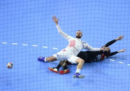 vl Zeljko Musa 28 CRO Patrick Groetzki 24 GER Main Round Croatia Germany in Cologne Germany on 21 01 2019 IHF Mens Handball World Championship in Germany and Denmark 2019
